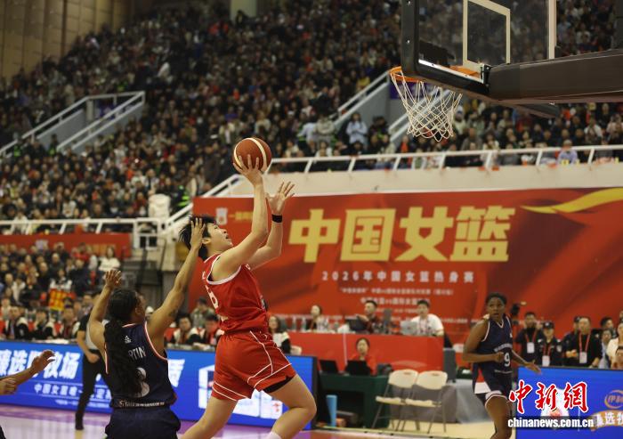 中国女篮在宁夏银川热身赛119：74击败国际女篮联