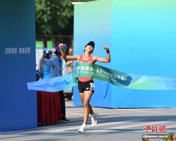 北京小将朱宁浩在沈阳首届全国青少年田径运动