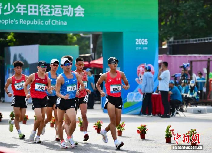 北京小将朱宁浩在沈阳首届全国青少年田径运动