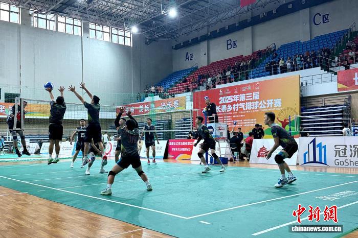 海内外近1500名气排球参赛者汇聚福建长泰，切磋